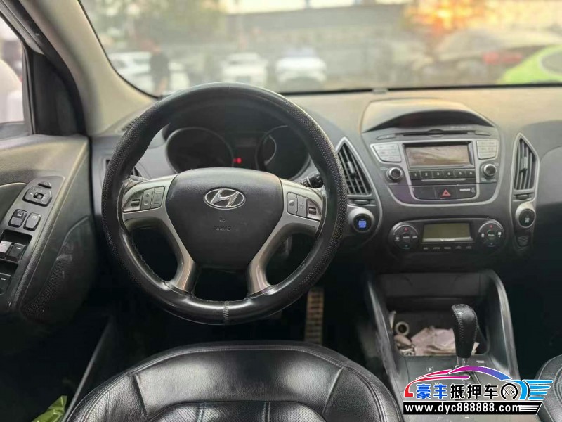 11年现代ix35轿车抵押车出售