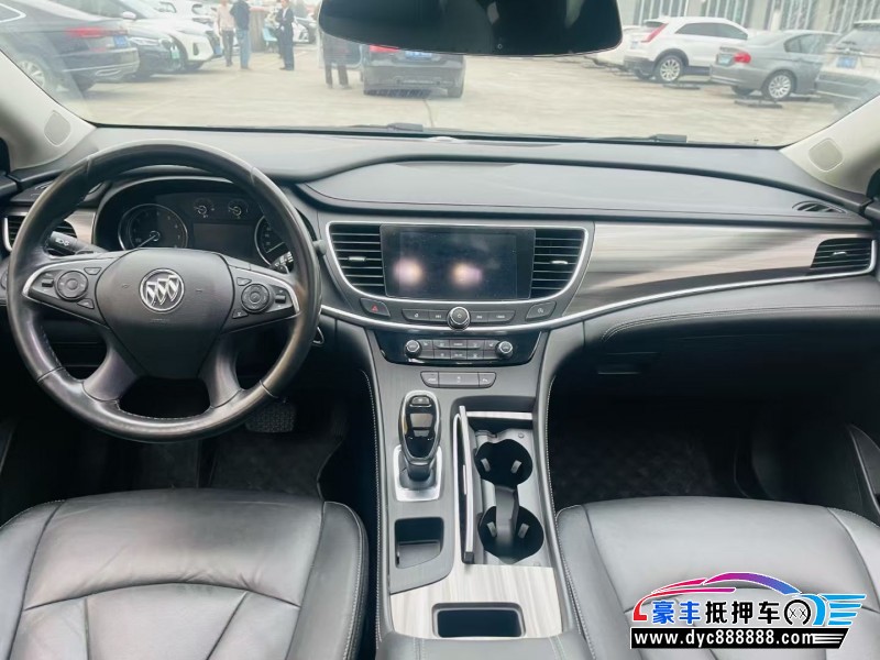 20年别克君越轿车抵押车出售