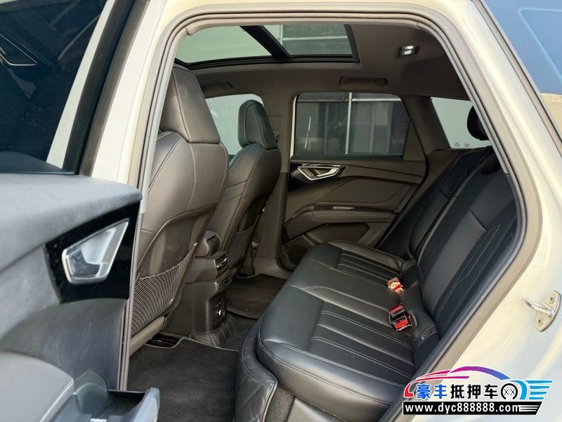 24年奥迪Q4轿车抵押车出售