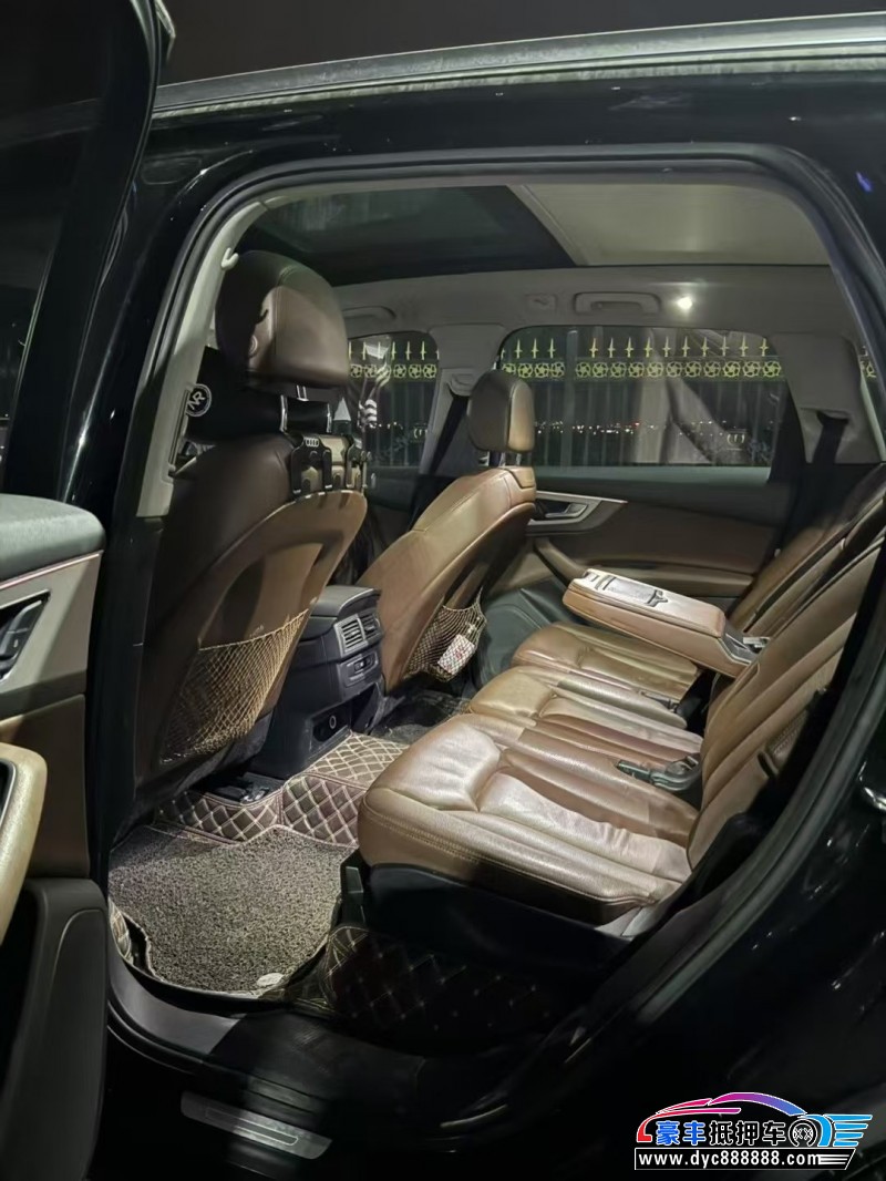 17年奥迪Q7轿车抵押车出售