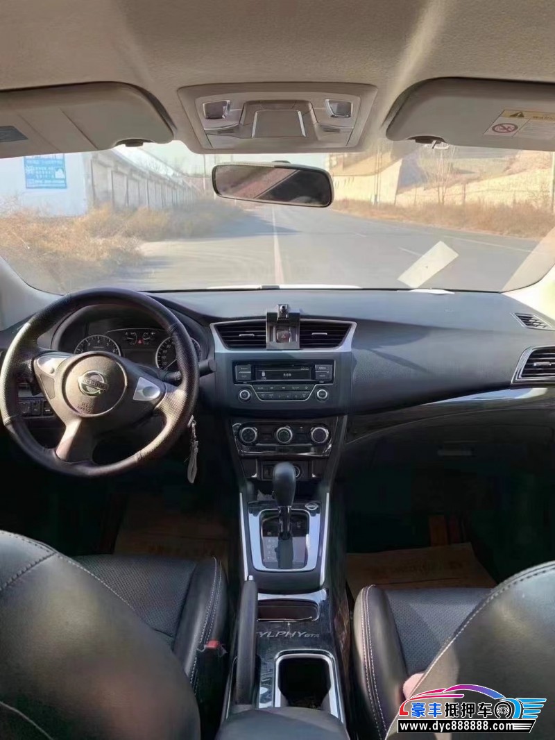 22年日产轩逸轿车抵押车出售