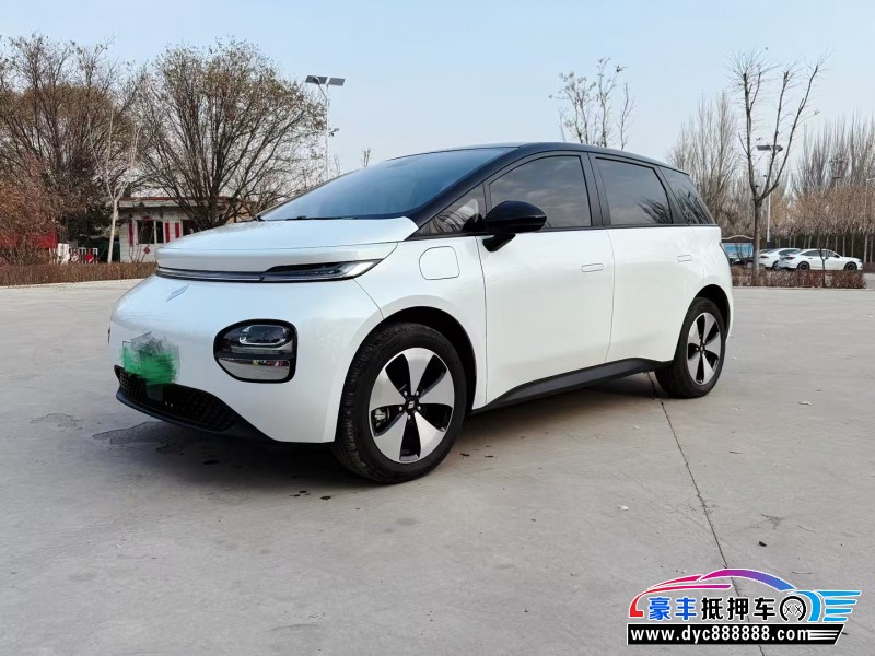 24年宝骏云朵轿车抵押车出售