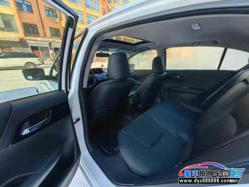 18年本田雅阁轿车抵押车出售