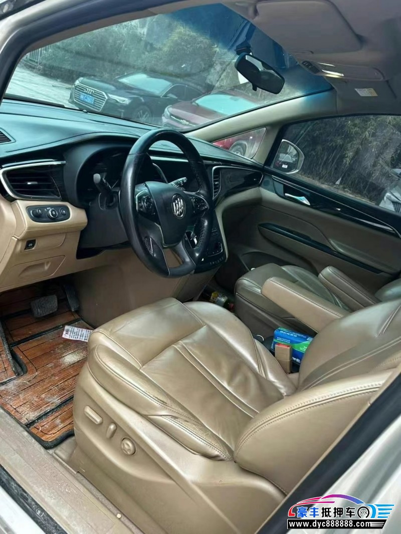 18年别克GL8轿车抵押车出售