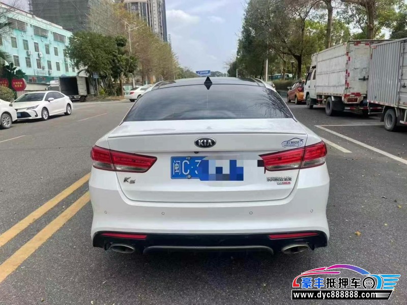 18年起亚K5轿车抵押车出售