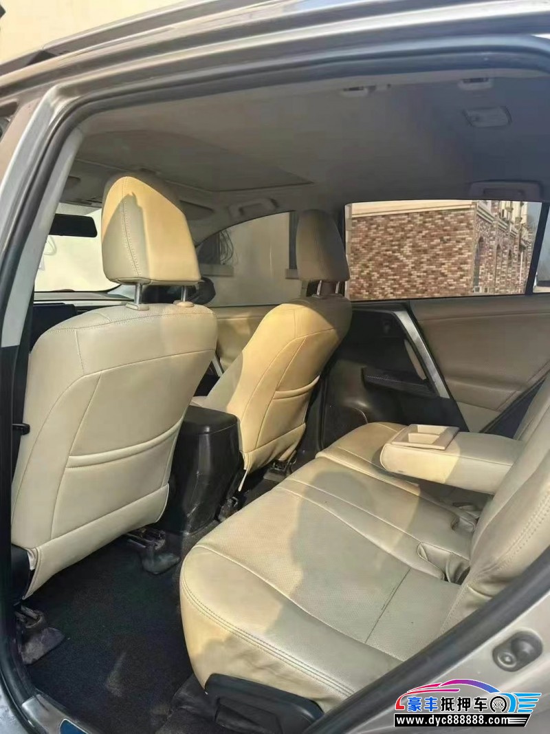 16年丰田RAV4轿车抵押车出售