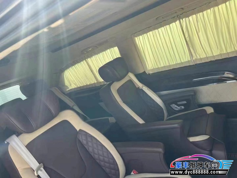 18年奔驰威霆轿车抵押车出售