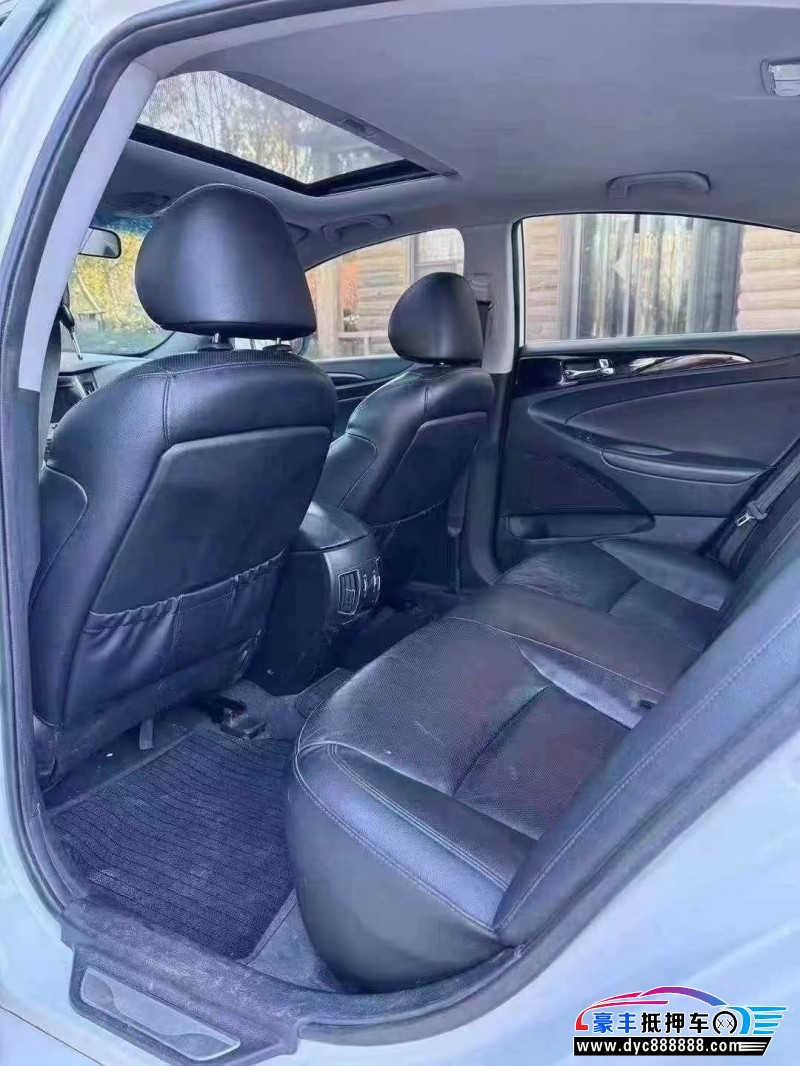 16年现代索纳塔八轿车抵押车出售