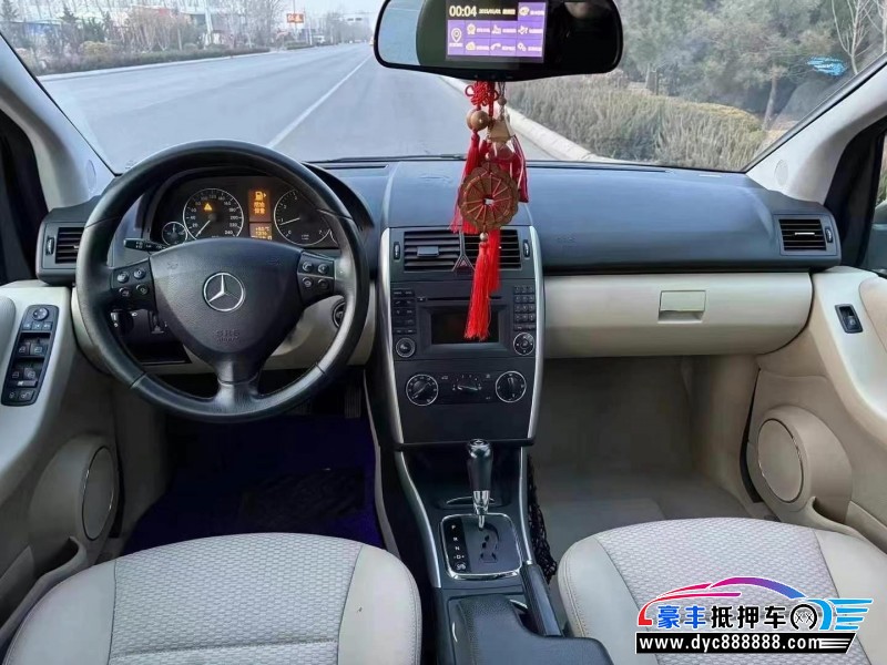 12年奔驰A轿车抵押车出售