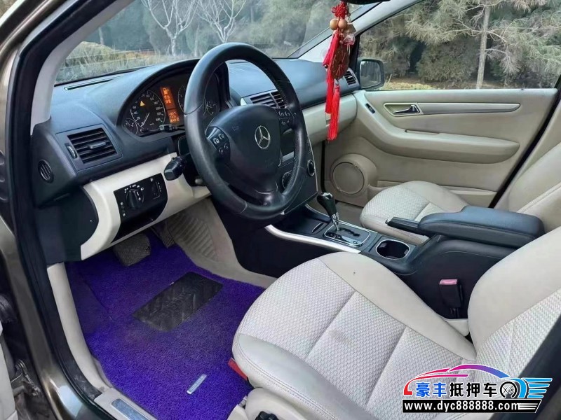 12年奔驰A轿车抵押车出售