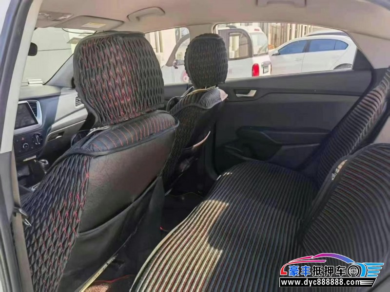 17年现代悦纳轿车抵押车出售