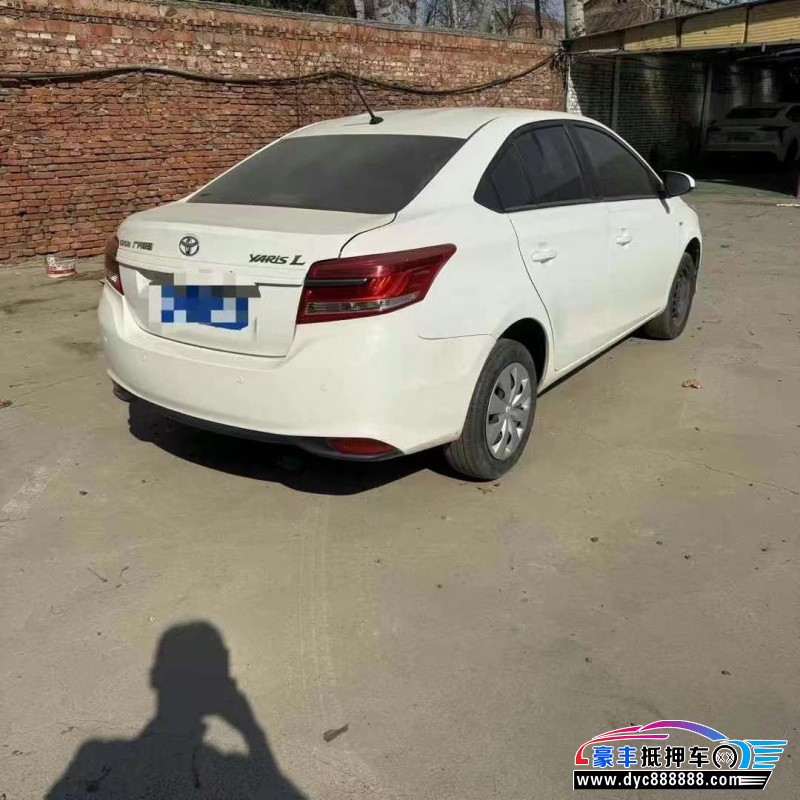 20年丰田致享轿车抵押车出售