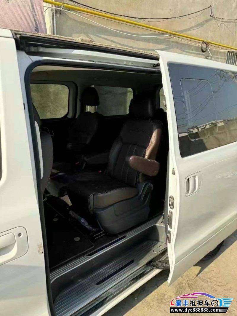 22年东风风行菱智轿车抵押车出售