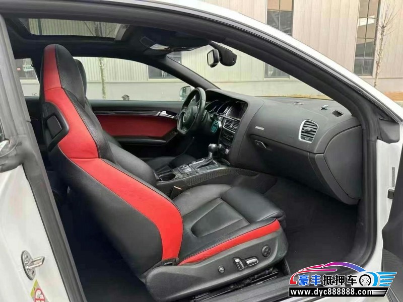 15年奥迪RS5轿车抵押车出售