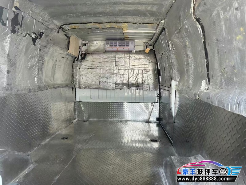 23年上汽大通V80轿车抵押车出售