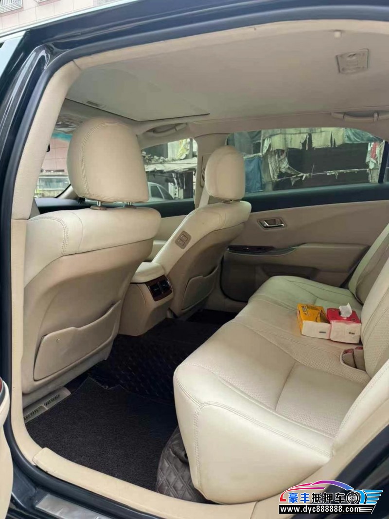 13年丰田皇冠轿车抵押车出售