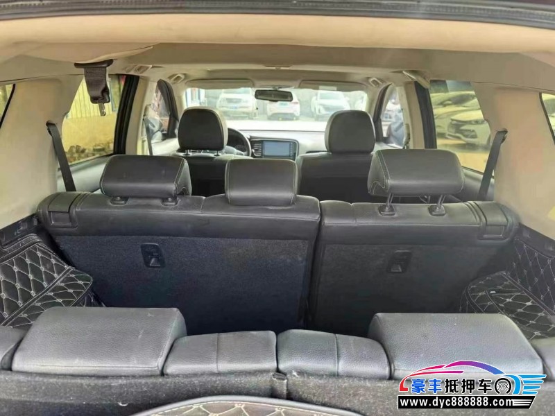 18年三菱欧蓝德轿车抵押车出售