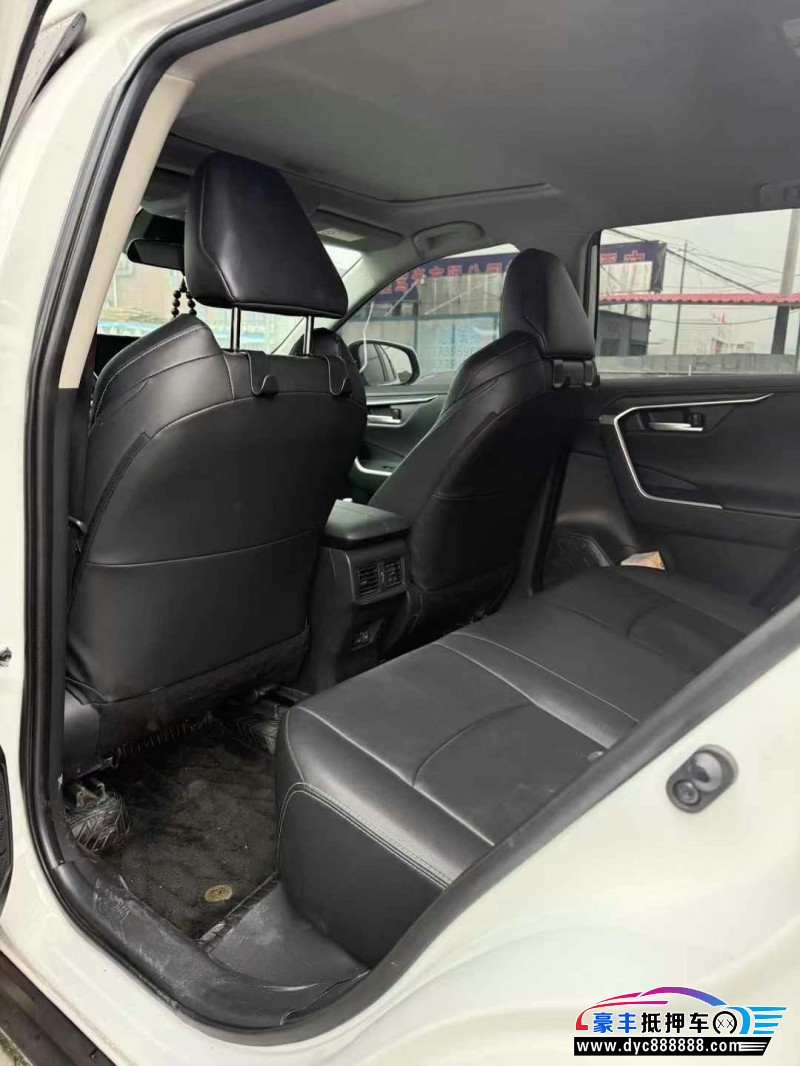 22年丰田威兰达轿车抵押车出售