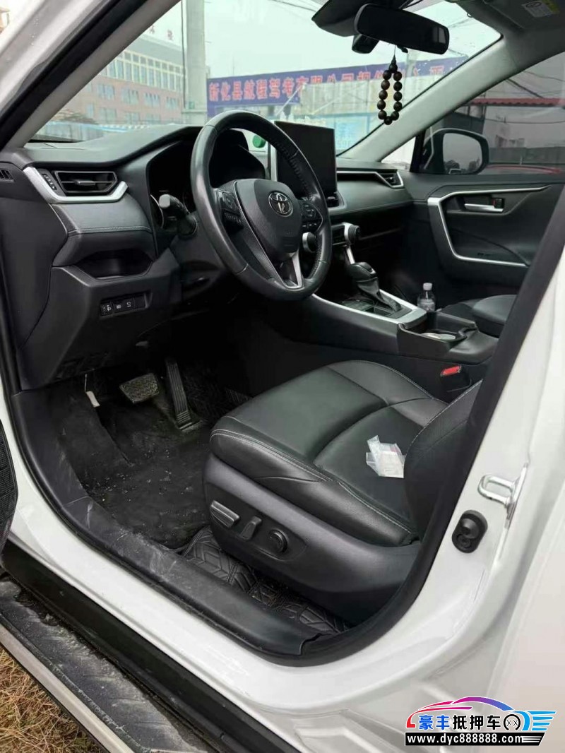 22年丰田威兰达轿车抵押车出售