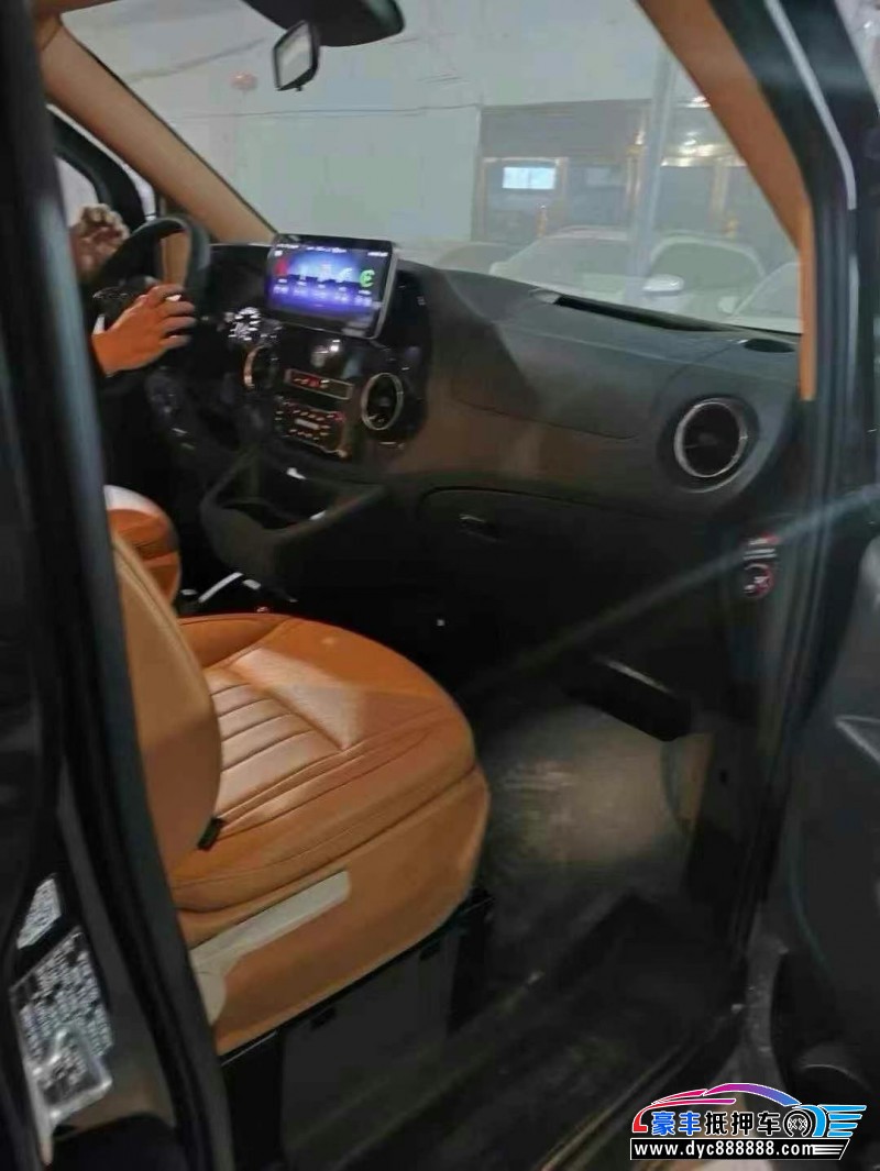 24年奔驰威霆轿车抵押车出售