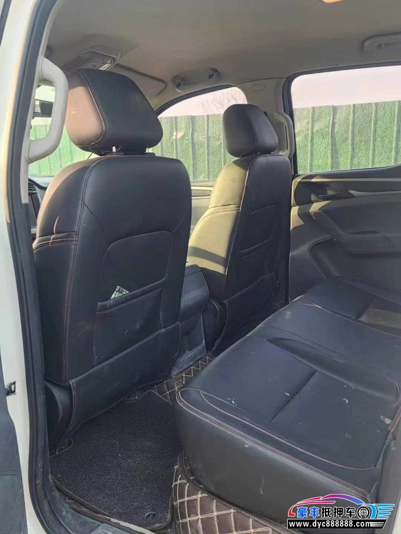 17年上汽大通T60轿车抵押车出售