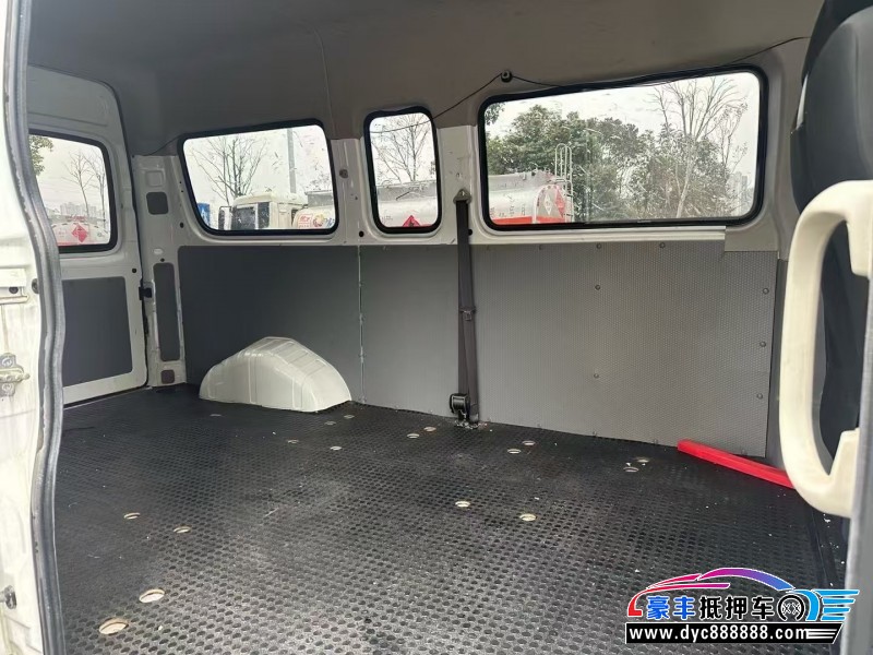 23年上汽大通V80轿车抵押车出售