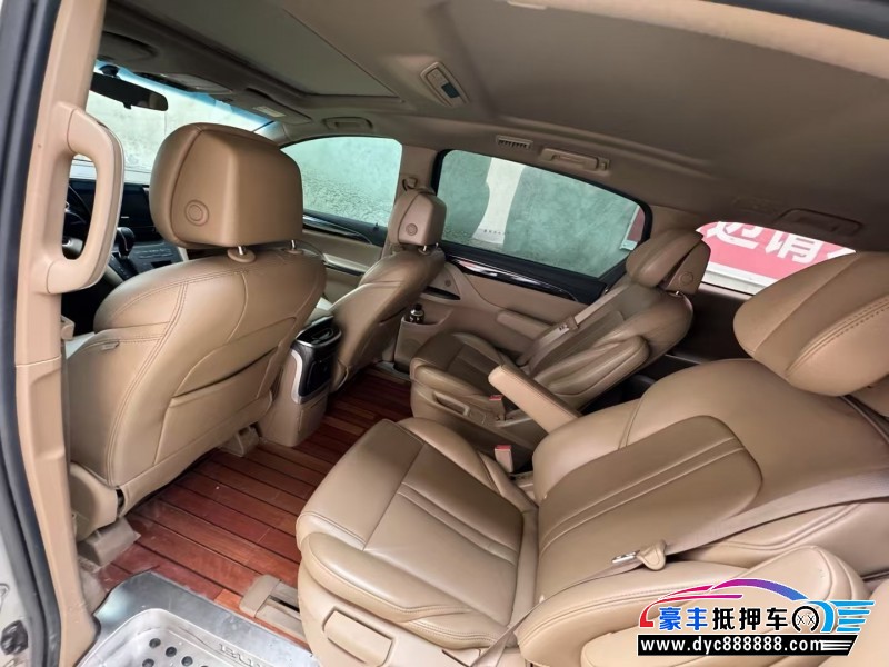 17年别克GL8轿车抵押车出售