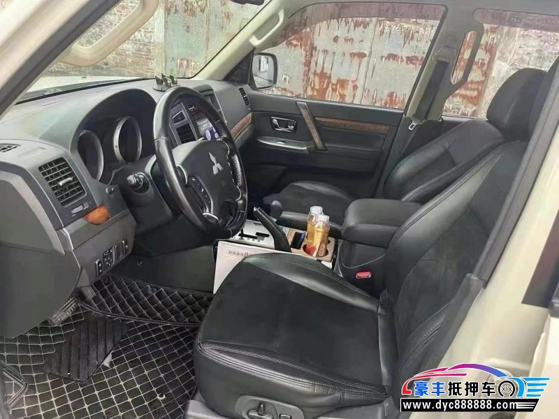 19年三菱帕杰罗轿车抵押车出售