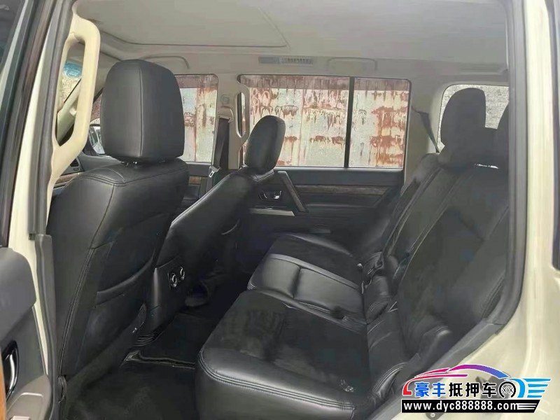 19年三菱帕杰罗轿车抵押车出售