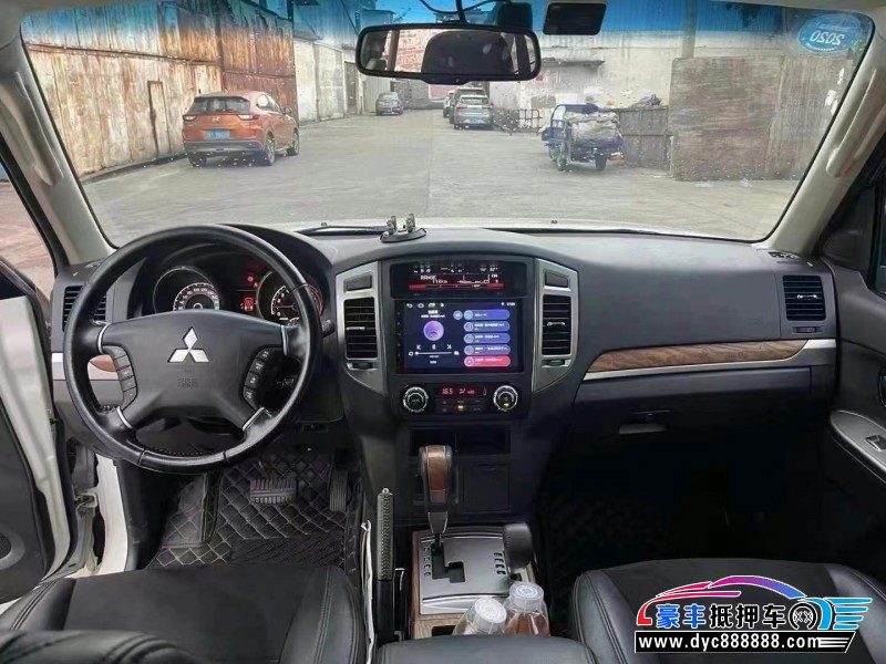 19年三菱帕杰罗轿车抵押车出售