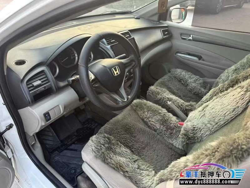13年本田锋范经典轿车抵押车出售