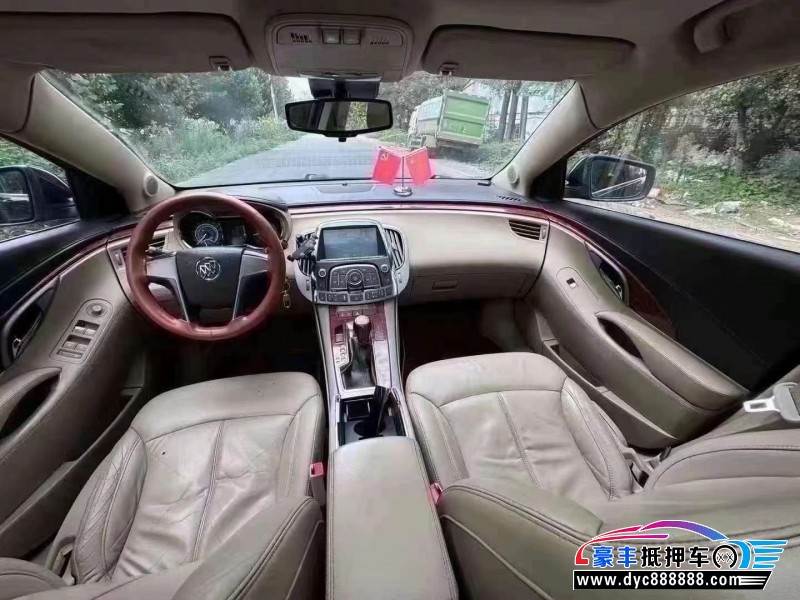 12年别克君越轿车抵押车出售