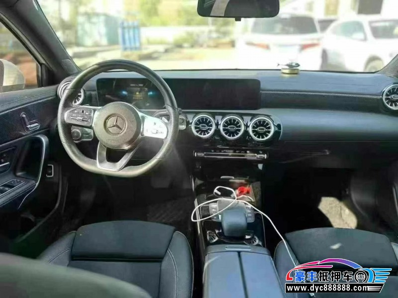 21年奔驰A轿车抵押车出售