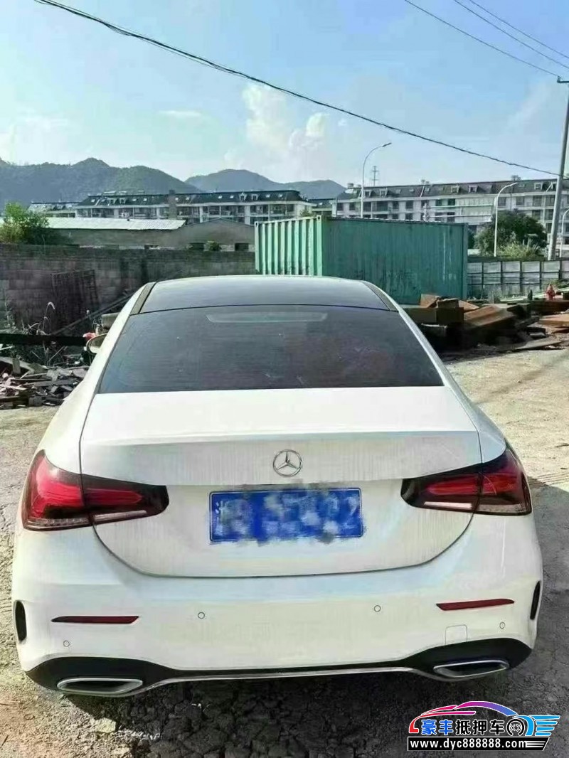 21年奔驰A轿车抵押车出售