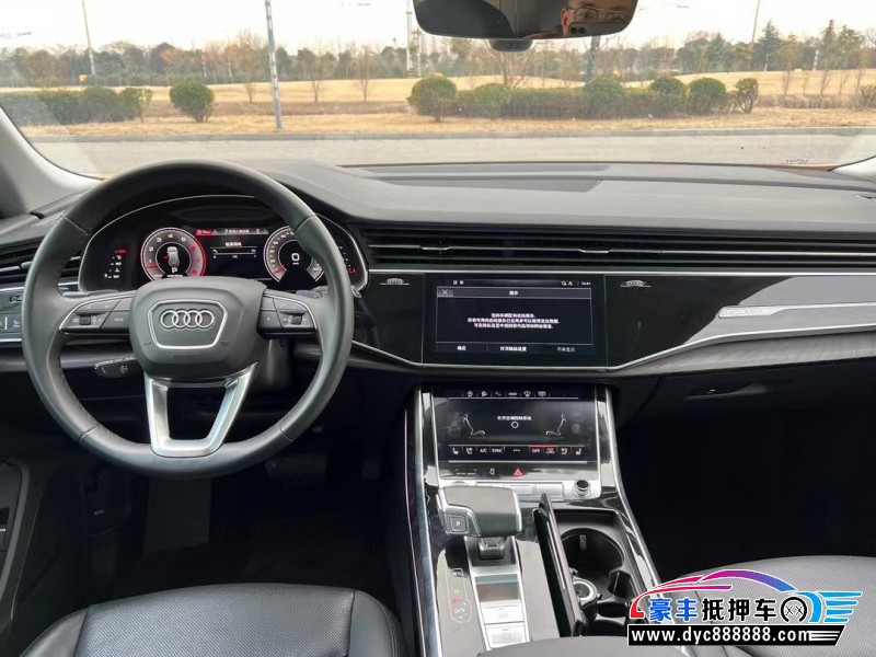 23年奥迪Q8轿车抵押车出售