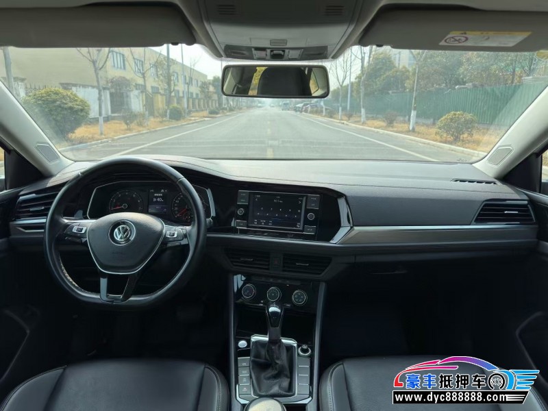 19年大众速腾轿车抵押车出售