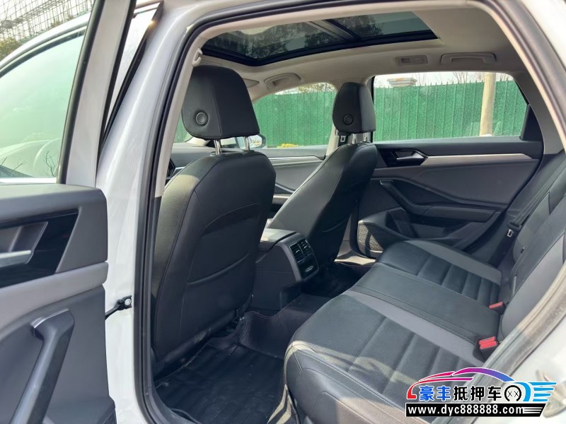 19年大众速腾轿车抵押车出售