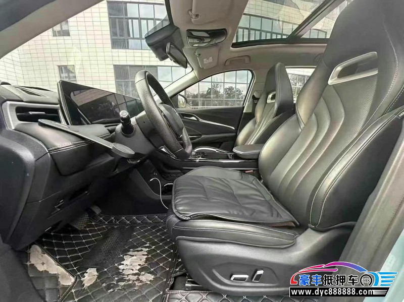 22年哪吒U轿车抵押车出售