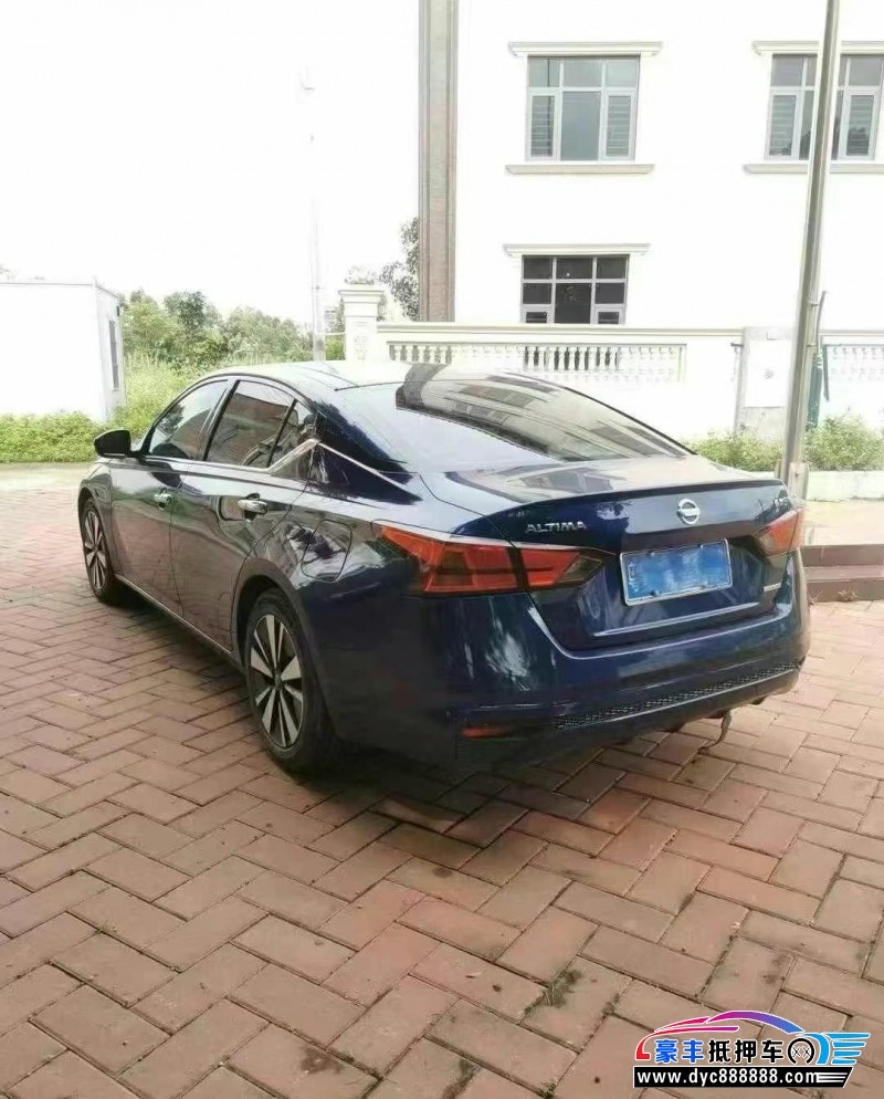 22年日产天籁轿车抵押车出售