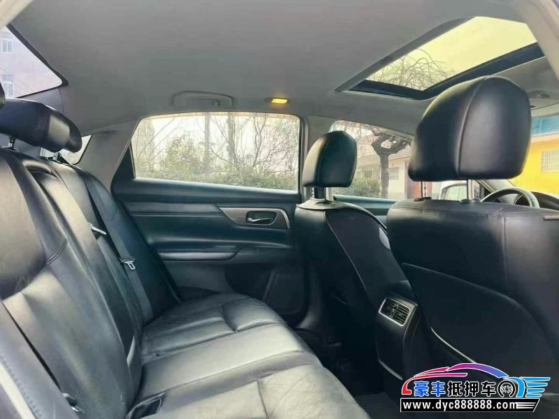 15年日产天籁轿车抵押车出售