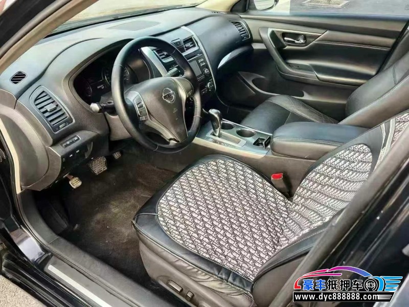 15年日产天籁轿车抵押车出售