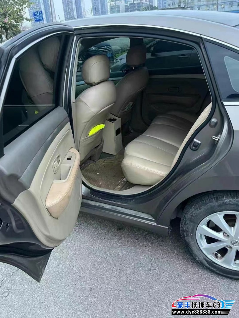 15年日产轩逸轿车抵押车出售