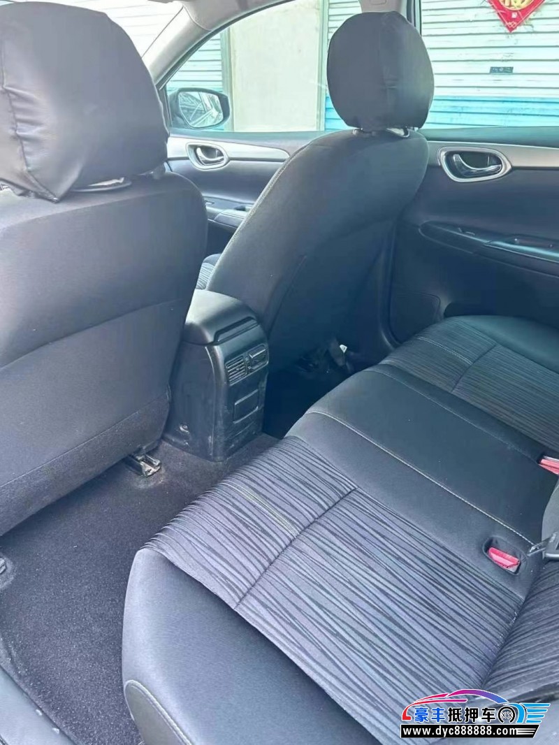 22年日产轩逸轿车抵押车出售