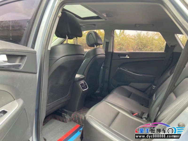 15年现代途胜轿车抵押车出售