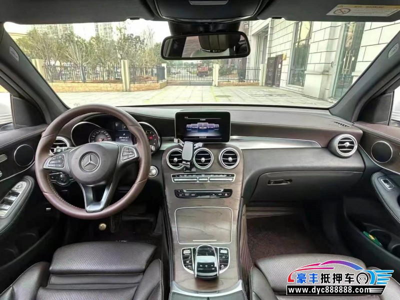 17年奔驰GLC轿车抵押车出售