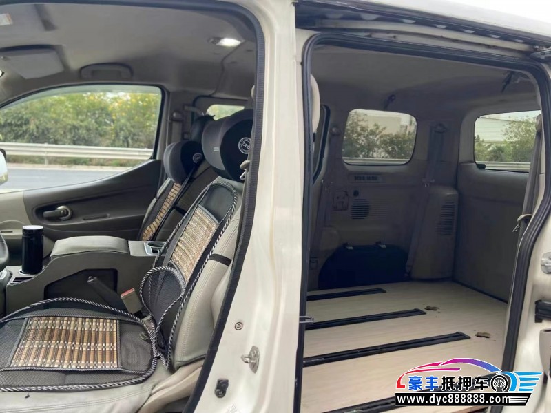 15年日产NV200轿车抵押车出售