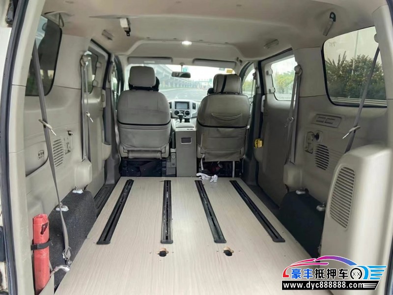 15年日产NV200轿车抵押车出售