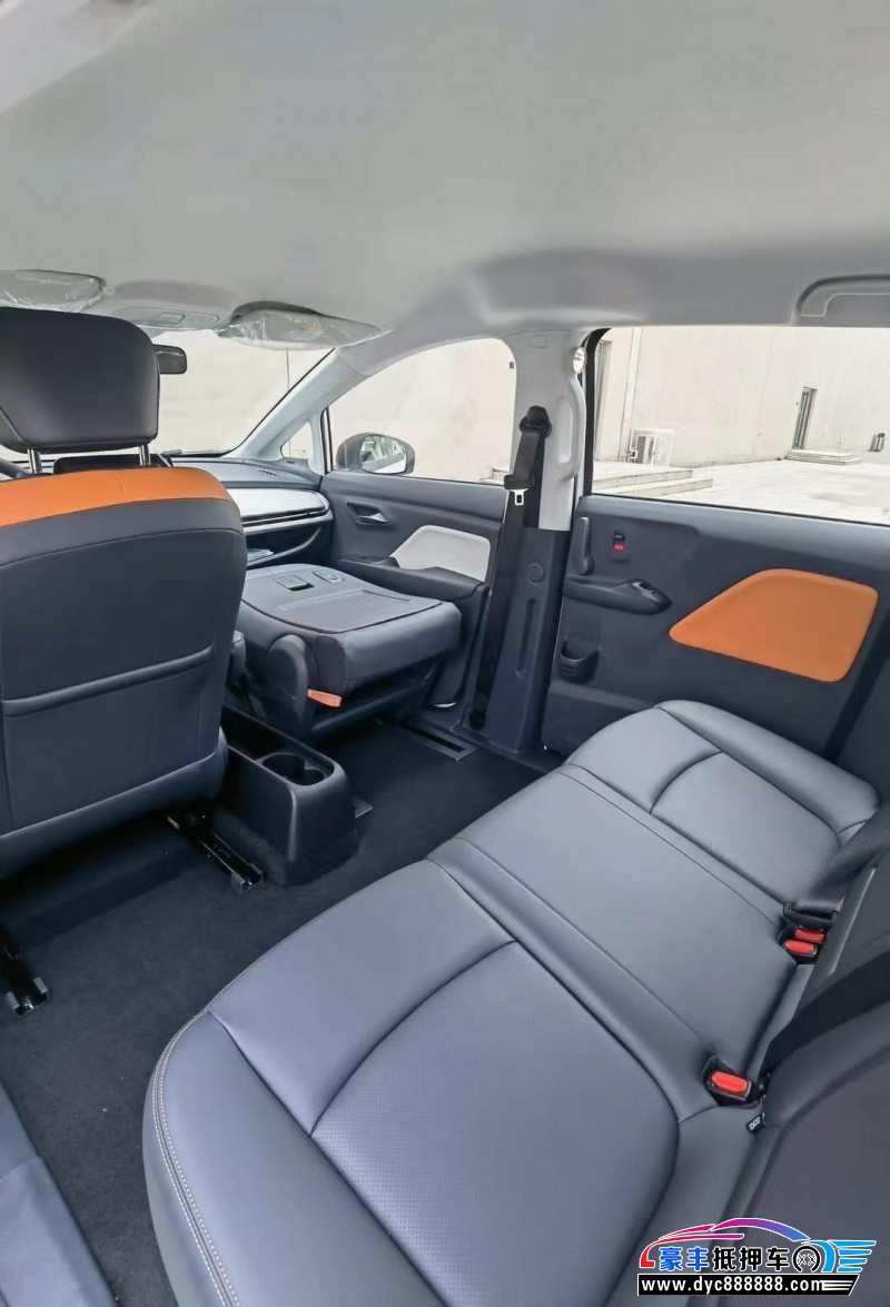 24年奔腾E05轿车抵押车出售