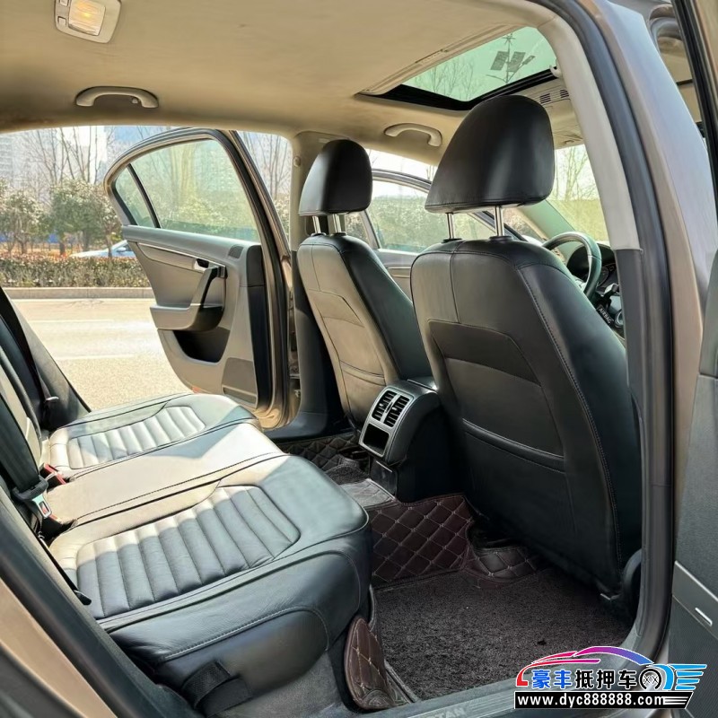 14年大众迈腾轿车抵押车出售