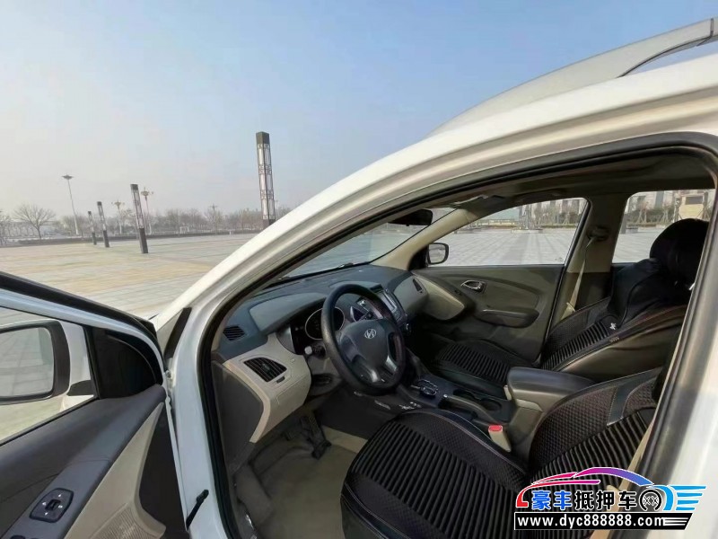 15年现代ix35轿车抵押车出售